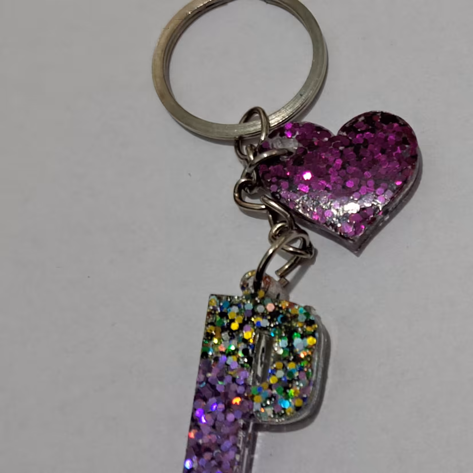 سرکلیدی حروف انگلیسی همراه با آویزهای مختلف سایز 3سانت