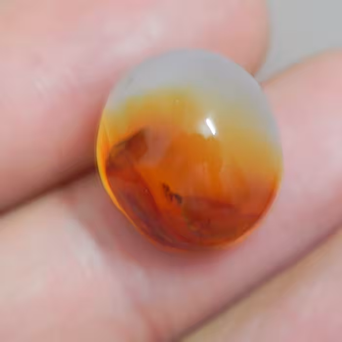 نگین عقیق سرخ یمنی آبدار معدنی تراش طوق دار بیضی مناسب انگشتری سایز1.6