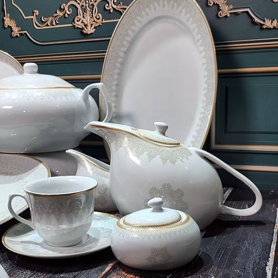 سرویس چینی پردیس 6نفره 12نفره کف گل هزینه ارسال به عهده مشتری محترم 