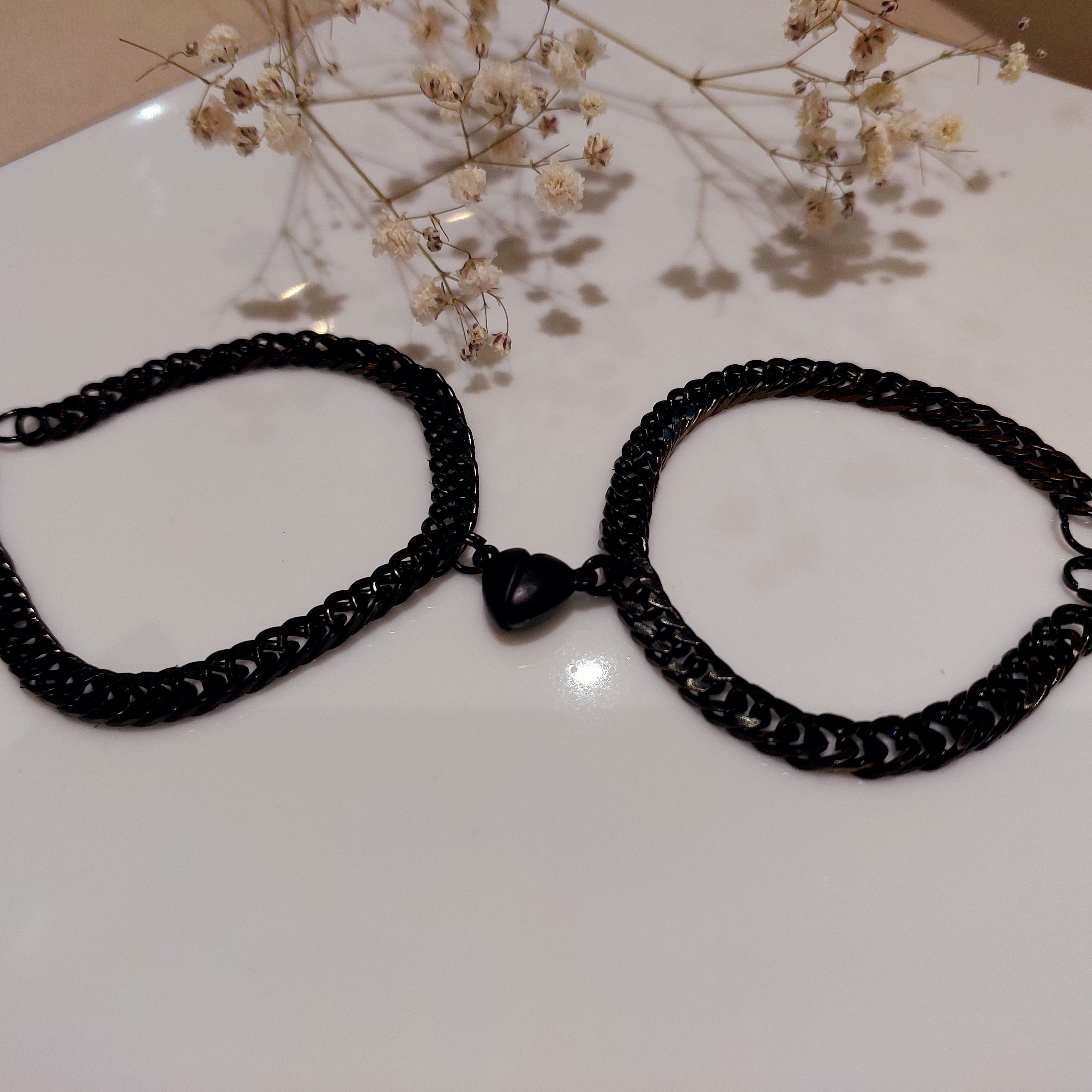 دستبند دوستی کارتیر دوبل مشکی دستبند عشق همراه با پلاک قلب