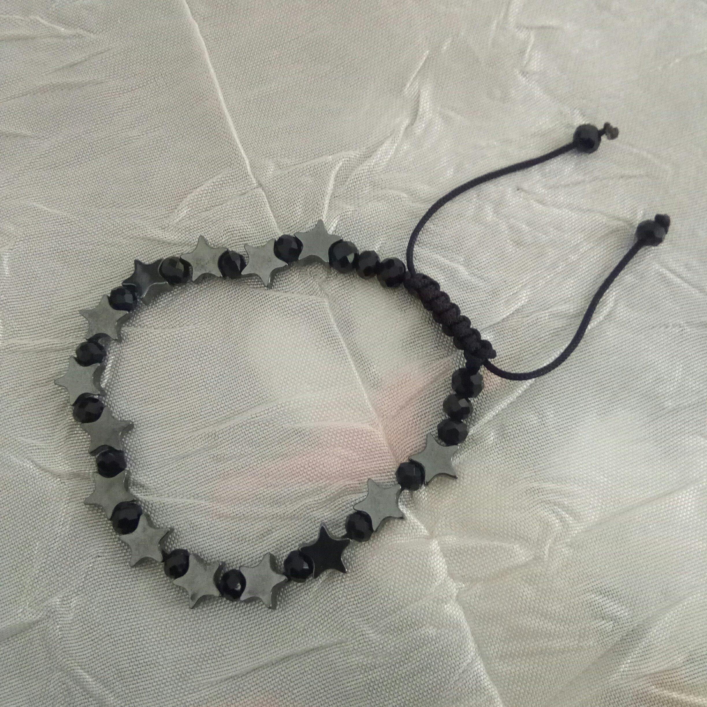 دستبند حدید ستاره ای با مهره های کریستالی مشکی