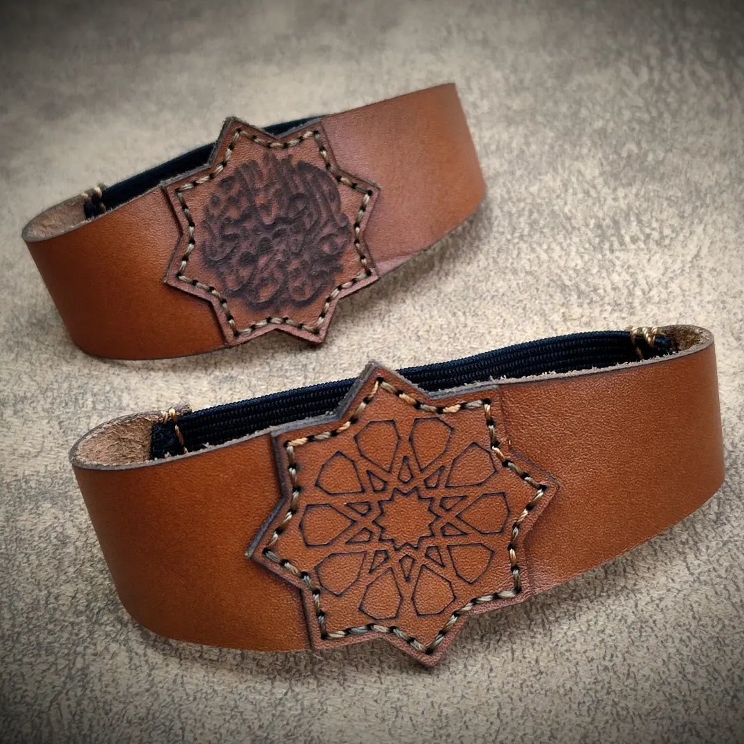 بازوبند چرم همراه با حرز امام جواد ع 