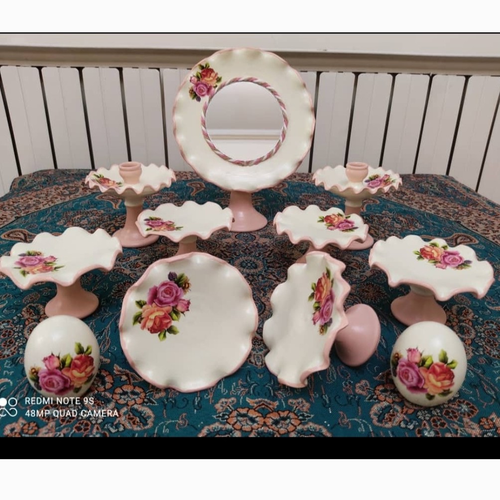 هفت سین سفالی یازده تکه لب چین صورتی و سفید وارنیش خورده 