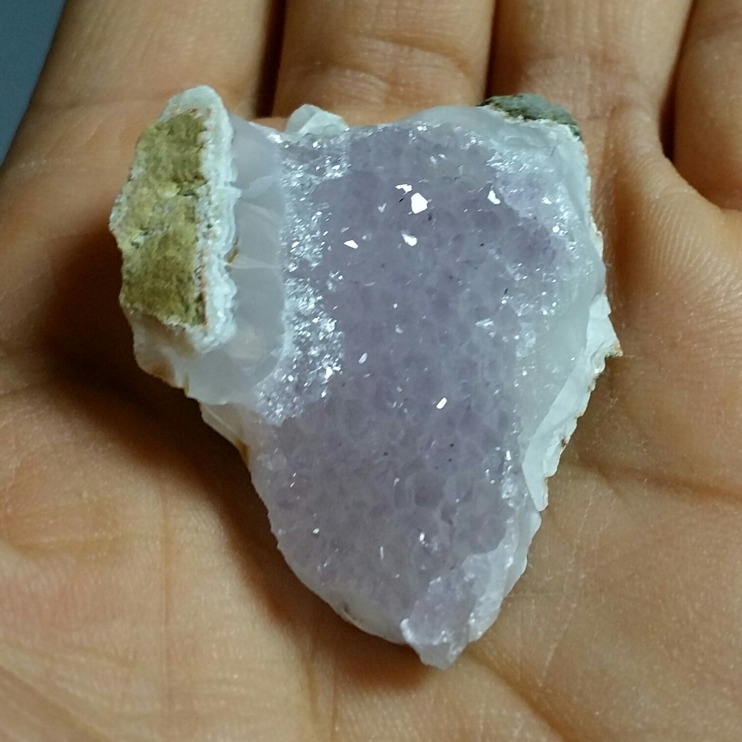 سنگ راف آمتیس آمیتیست آماتیس آمیتیس بلور ریز پر رنگ با تلالوئی بی نظیرکلکسیونی کد 11871