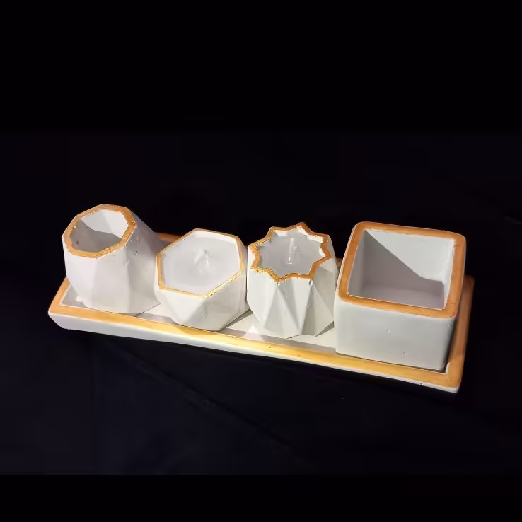 جا شمعی چهار تیکه به همراه پارافین با کیفیت با لبه های طلایی رنگ 