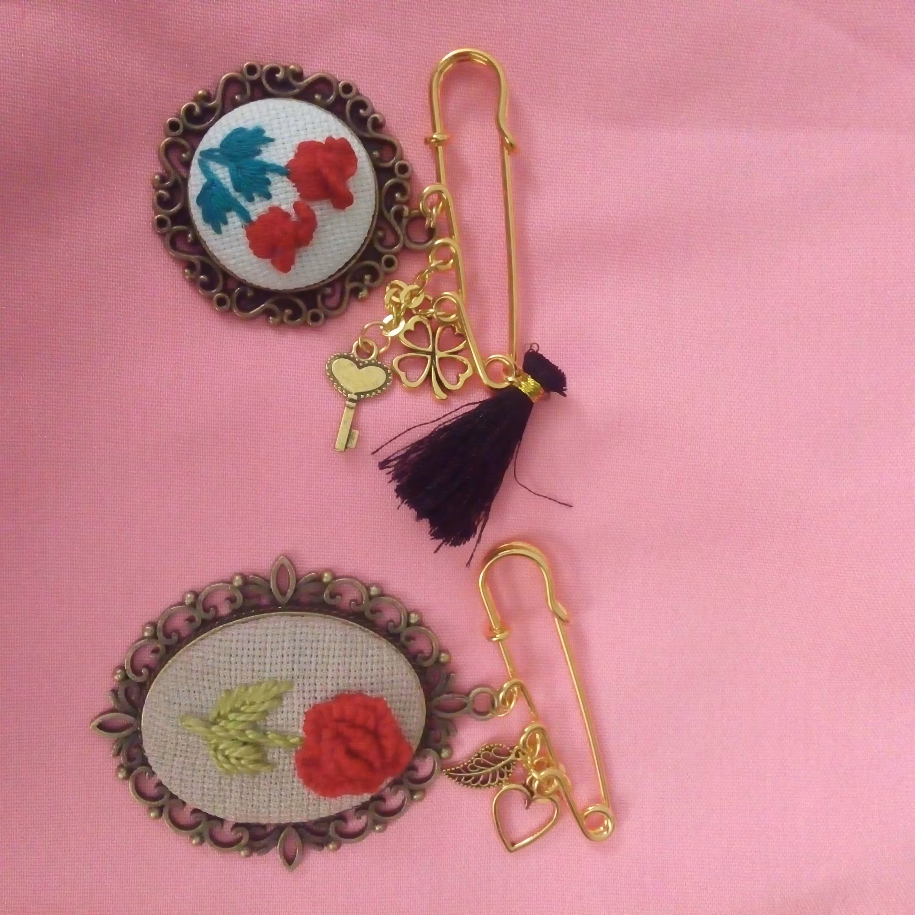 گلدوزی با دست