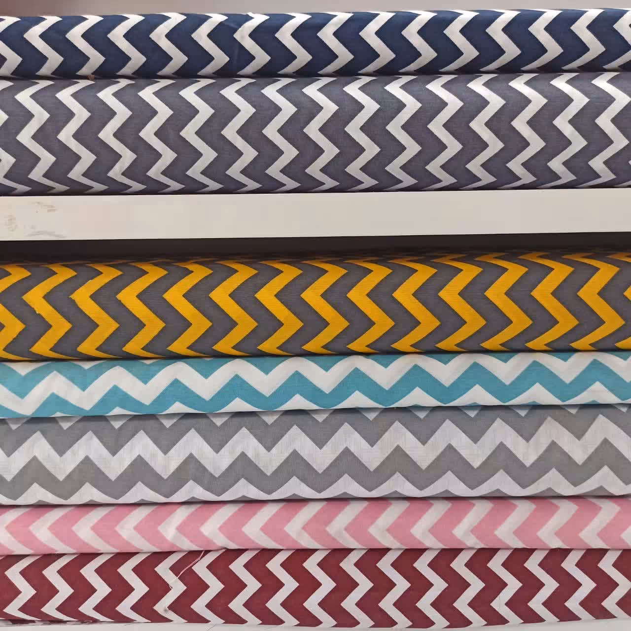 پارچه های زیگزاگ تترون نخ زیبا  عرض دو متر