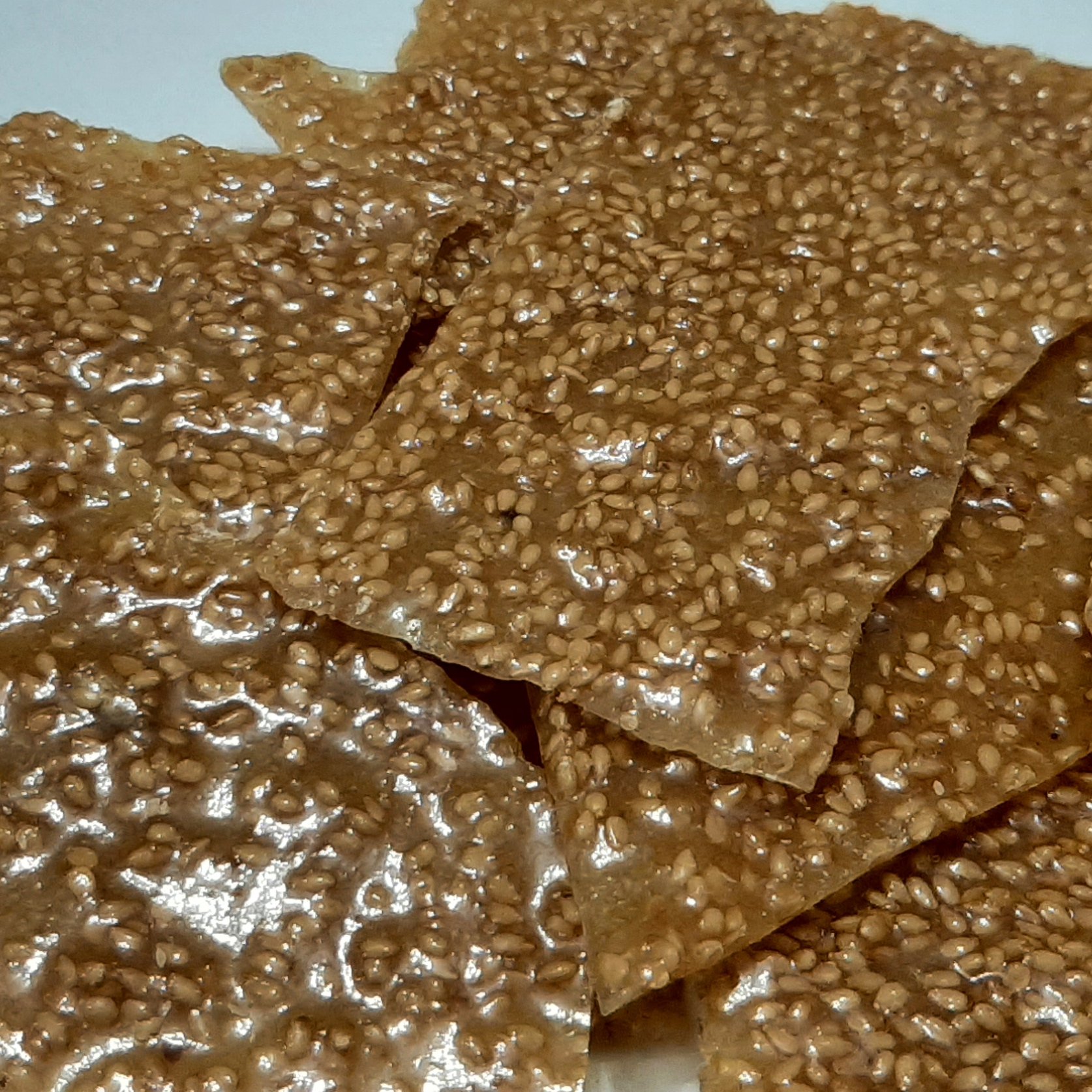 سوهان کنجدی خوشمزه  پذیرایی  مجلسی سوغات سوغاتی تنقلات