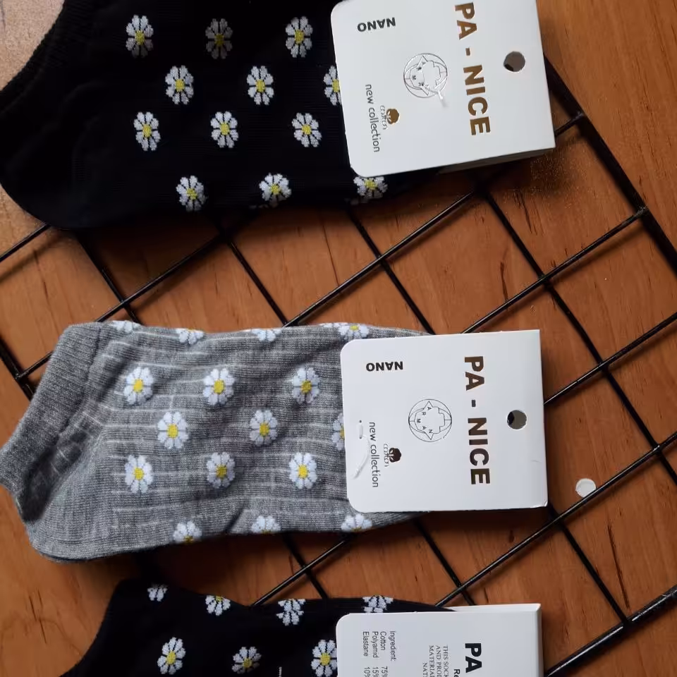 جوراب مچی نخی گل بابونه