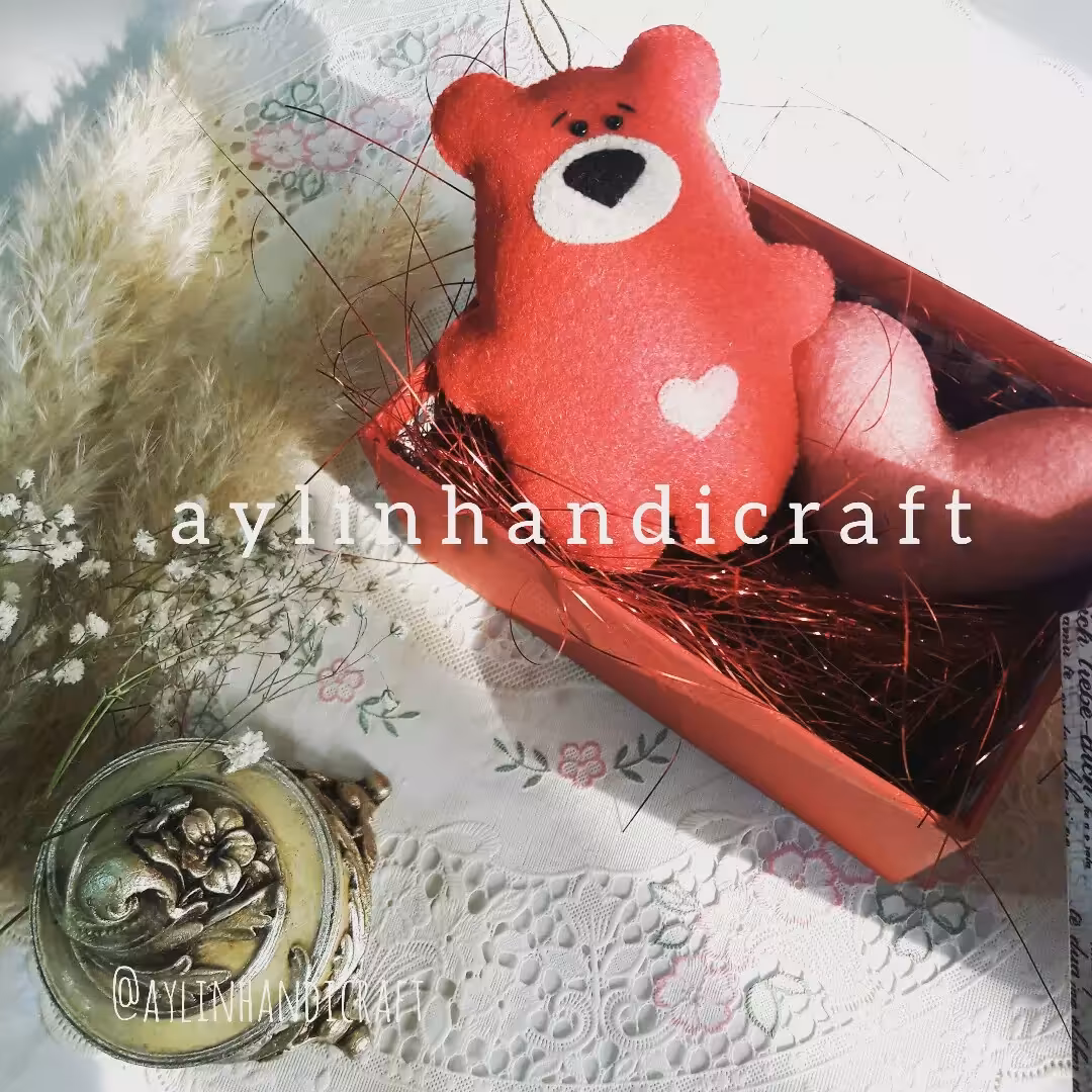 خرس نمدی ولنتاین