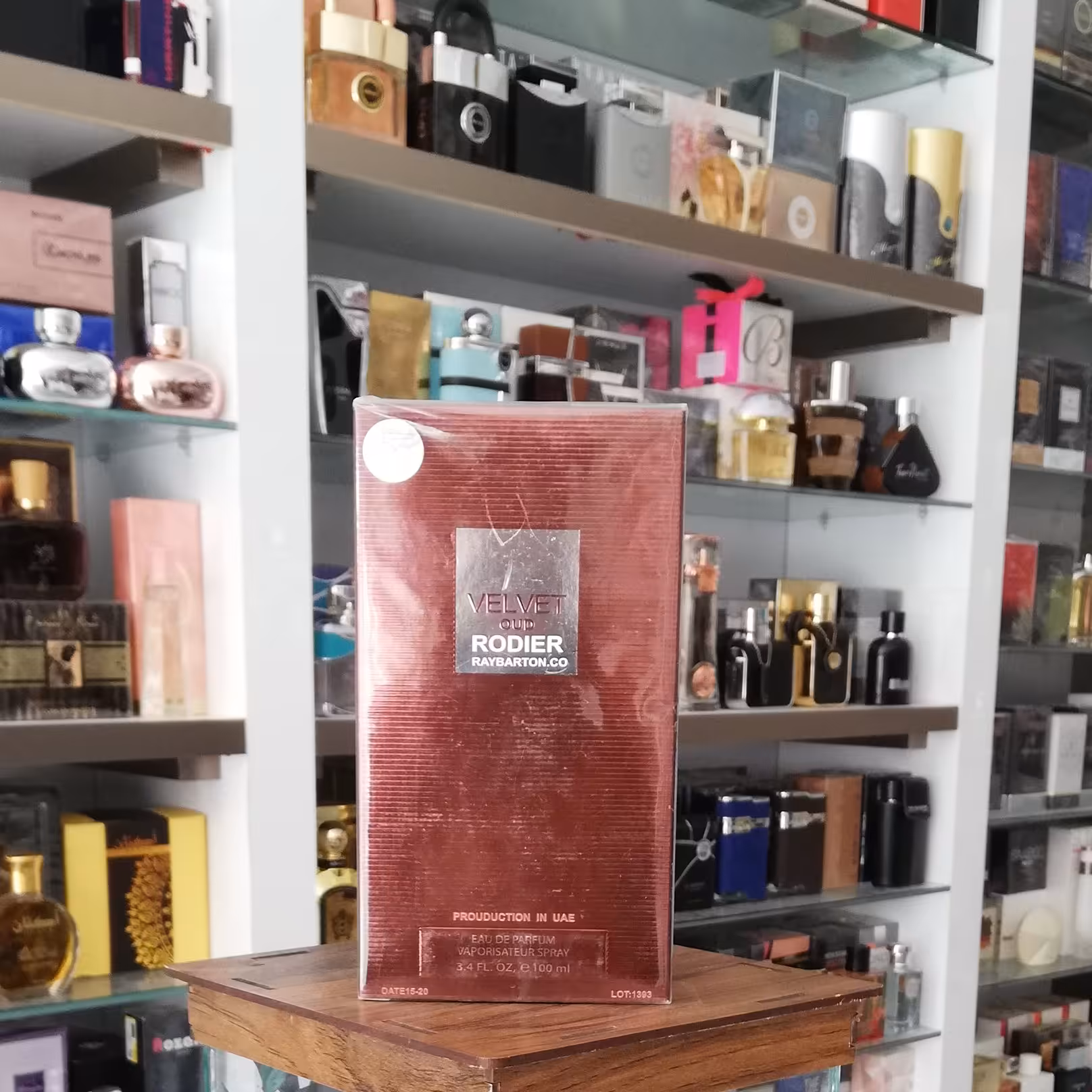 ادو پرفیوم زنانه ام پی اف مدل Velvet Oud حجم 100 میلی لیتر
