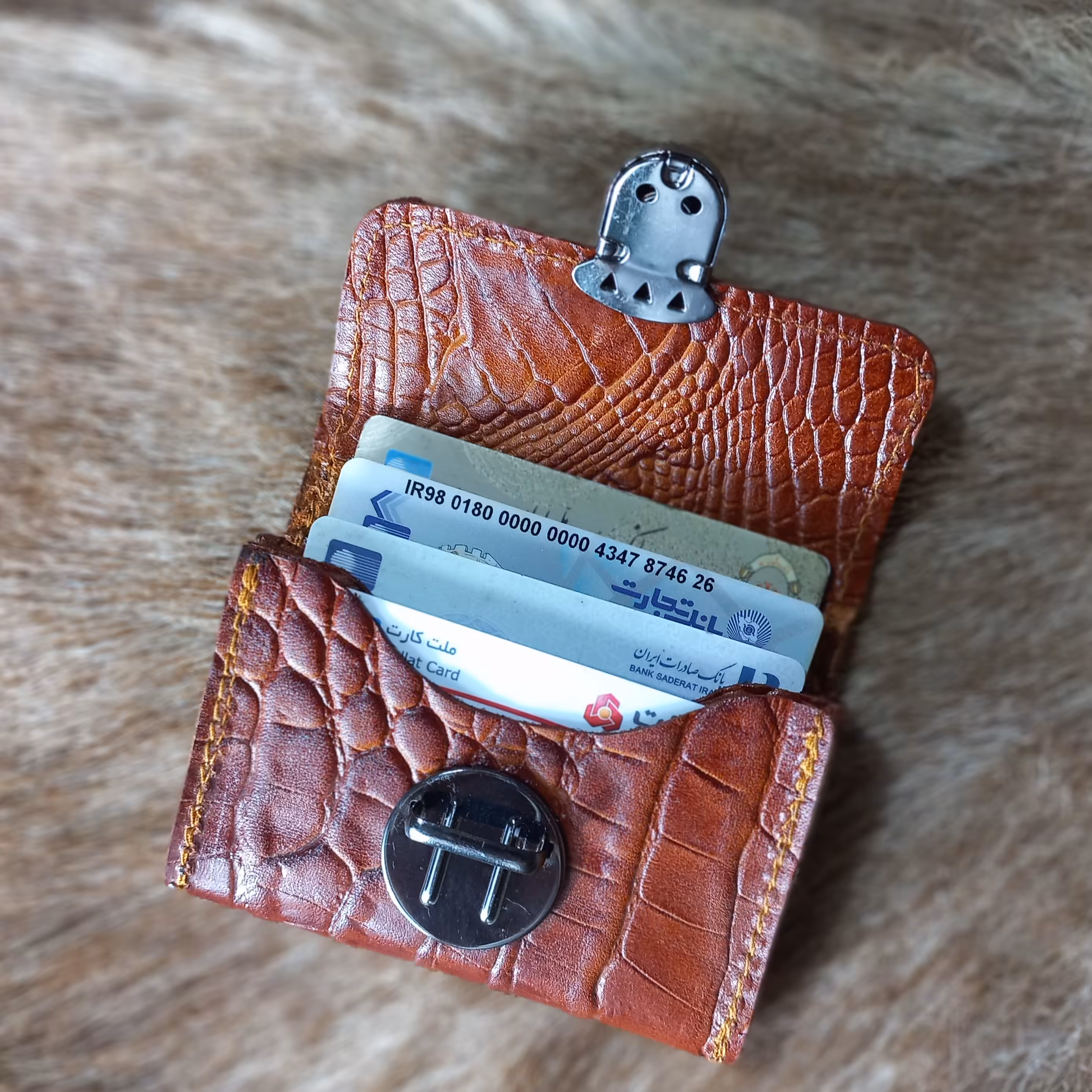 جاکارتی تموم چرم ،  جنس گاوی  ، طرح کروکودیلی در رنگ ها و طرح های مختلف