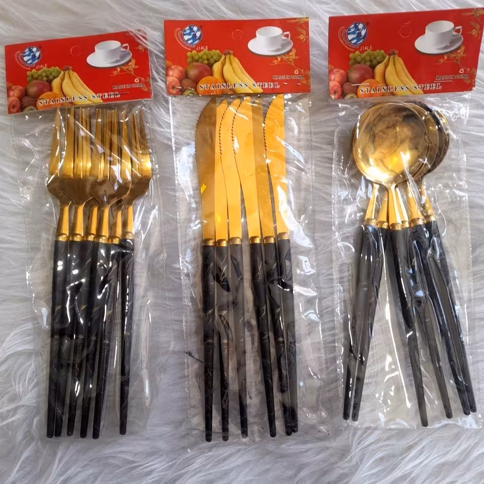 قاشق و چنگال ماربل دسته پلاستیکی طلایی رنگ