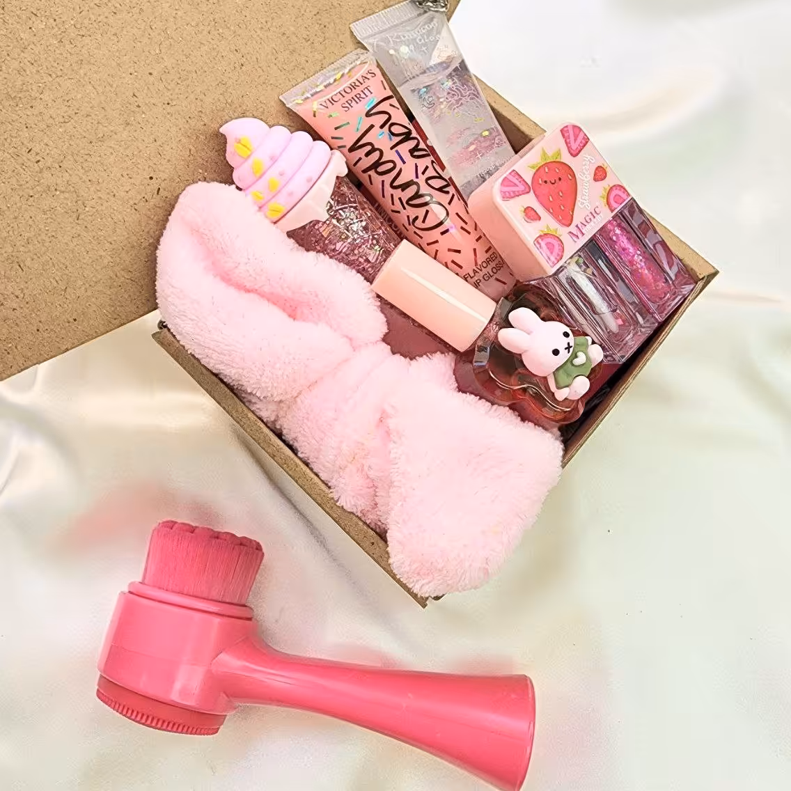 پک هدیه و باکس کادویی صورتی دخترانه پک کادو تولد و باکس هدیه ولنتاین شامل هدبند خرگوشی لیپ گلاس تینت لب ماسک ورقه ای 