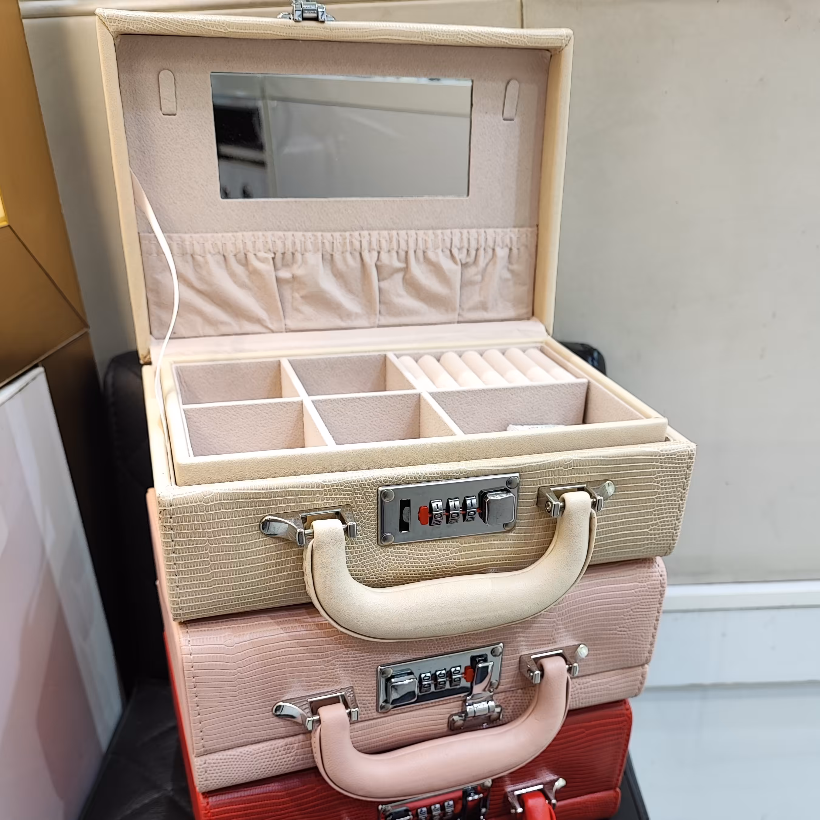 جعبه نظم دهنده طلا چمدانی رمزدار