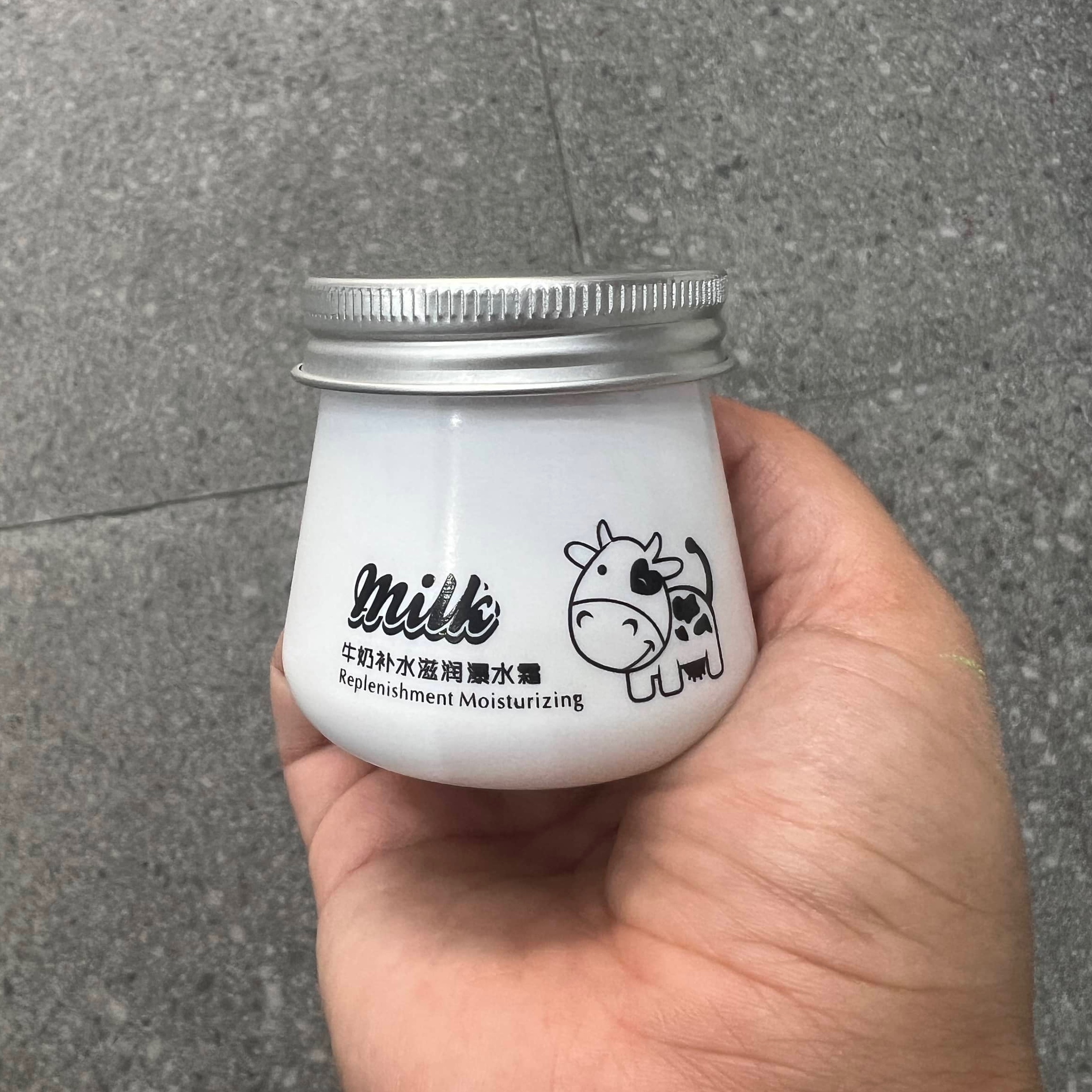 کرم مرطوب کننده شیرگاو