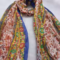 شال نخی درجه یک توی سر لیز نمیخوره باکیفیت و خوش طرح و رنگ