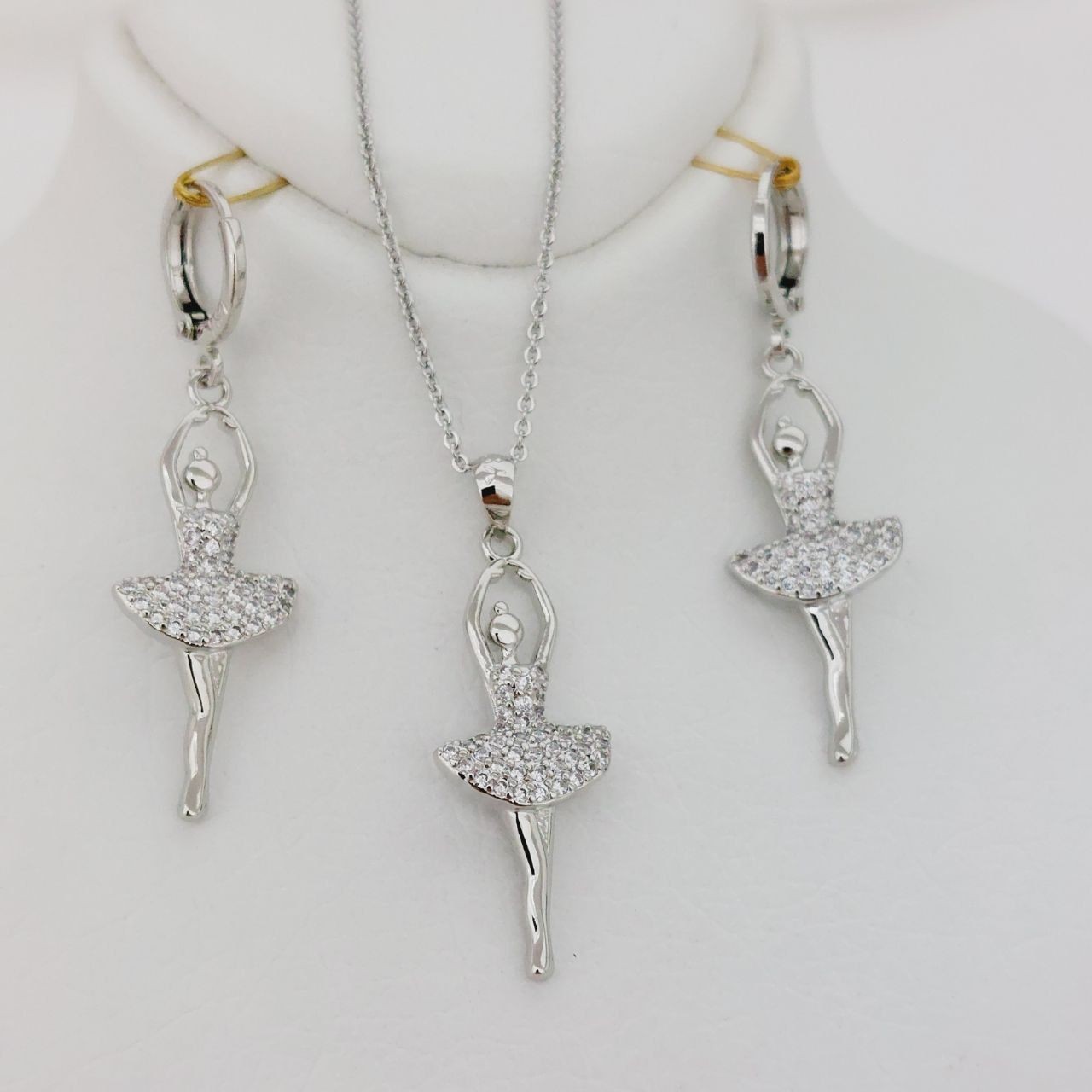 نیمست کد10242طرح جواهر.برند محبوب ysx.با آبکاری طلا.ضد حساسیت.رنگ ثابت
