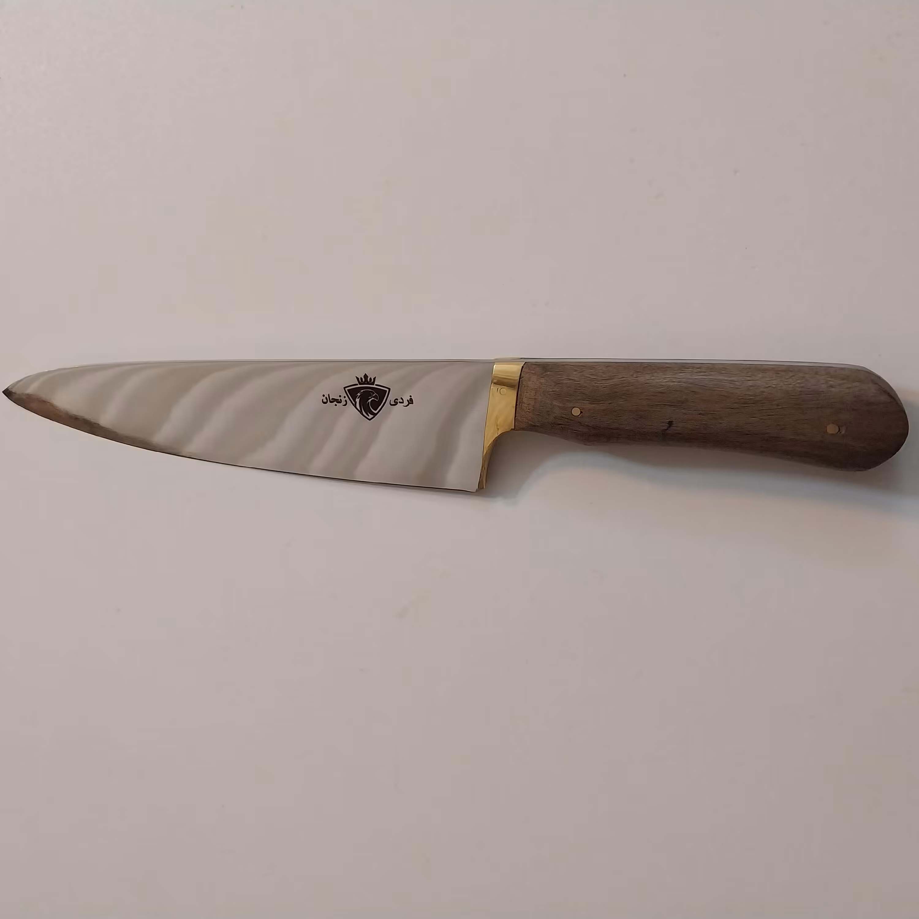 چاقو آشپرخانه مناسب گوشت و مرغ جنس تیغه فولاد استیل ضد زنگ باربند برنج دسته چوب گردو. کار صنعتگران زنجانی