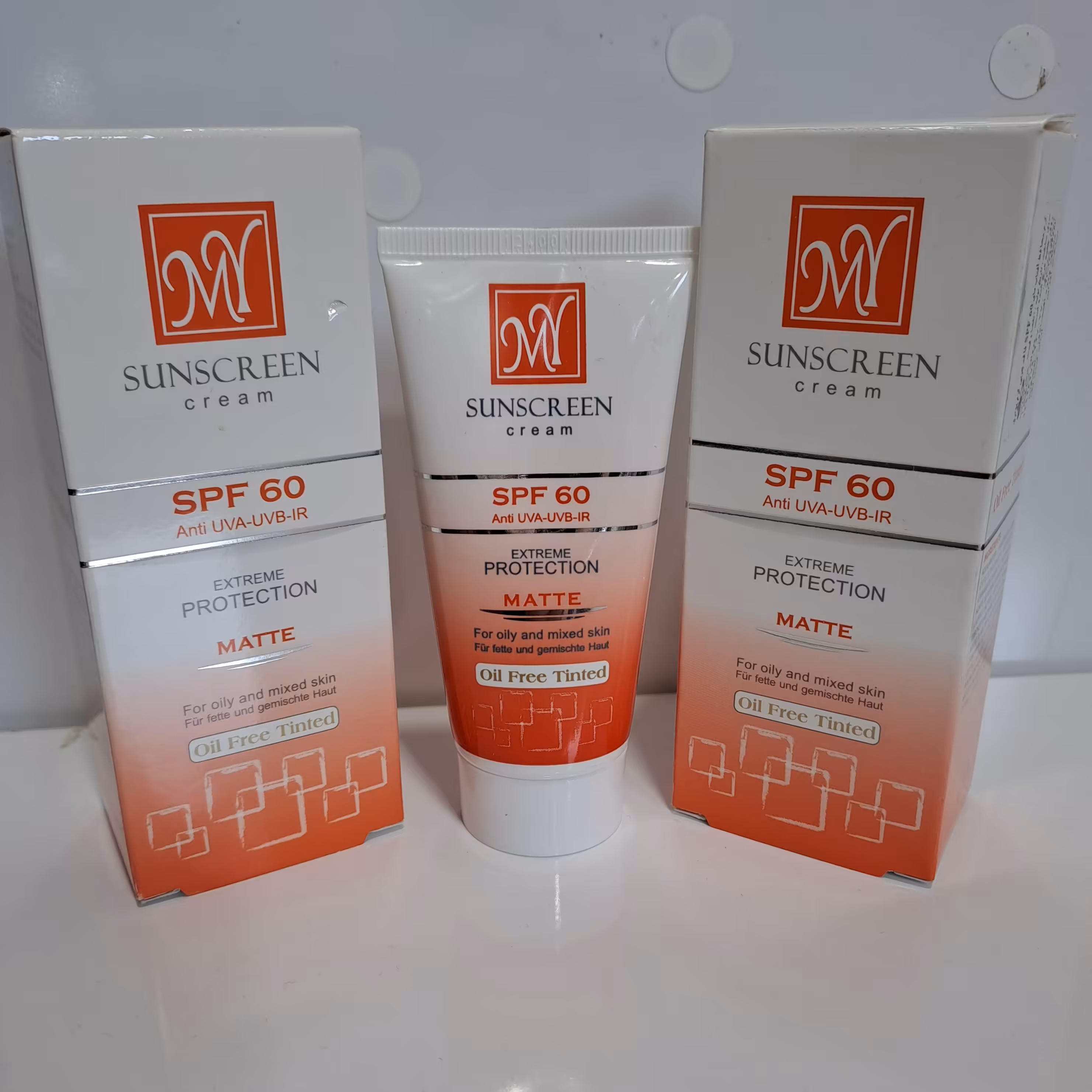 کرم ضدآفتاب مای spf60فاقد چربی کرم پودری