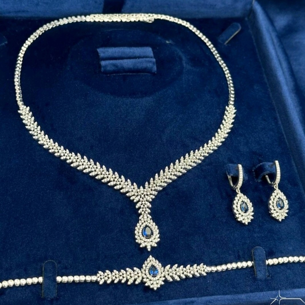 سرویس نقره زمرد و یاقوت کبود سنتتیک  جواهری عیار 925 آبکاری طلاسفید با قیمت باور نکردنی