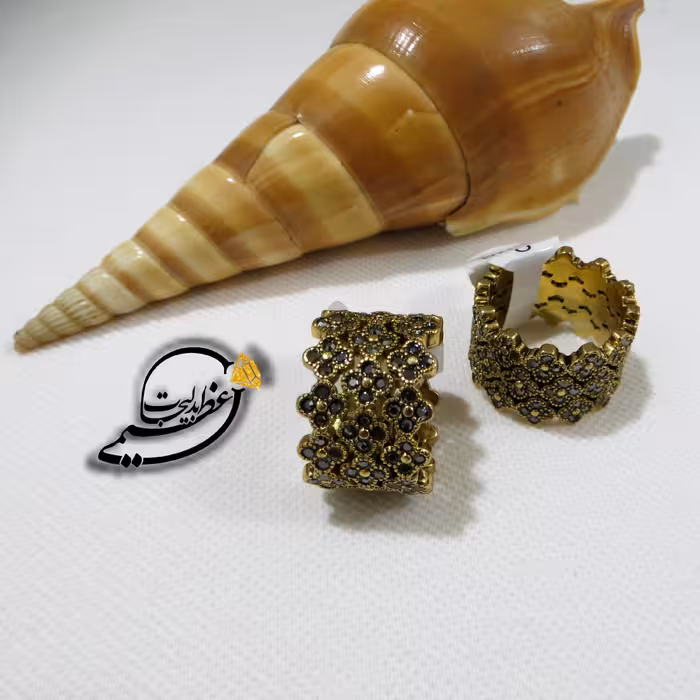 انگشتر مارگازیت زنانه استیل نگین مشکی رنگ ثابت طلایی درجه یک طرح گلبرگ های زیبا