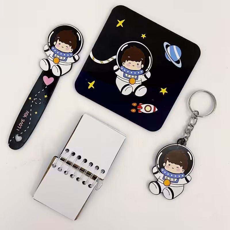 ست فانتزی دفترچه و جاکلیدی چوبی طرح فضانورد