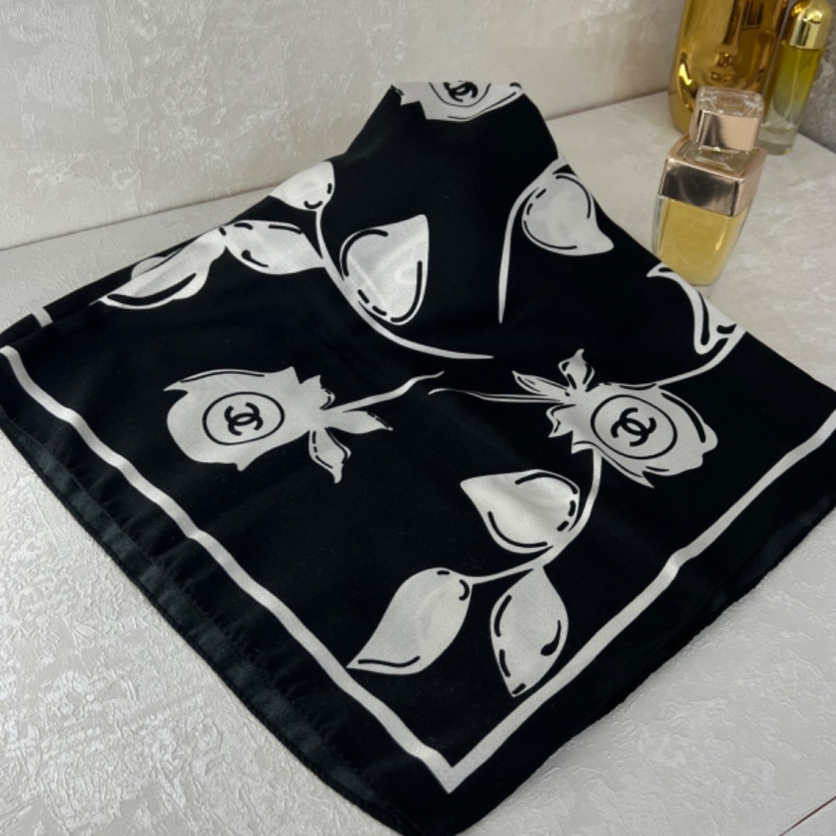 روسری نخی( مینی اسکارف) اصلا لیز نیست، قواره 75