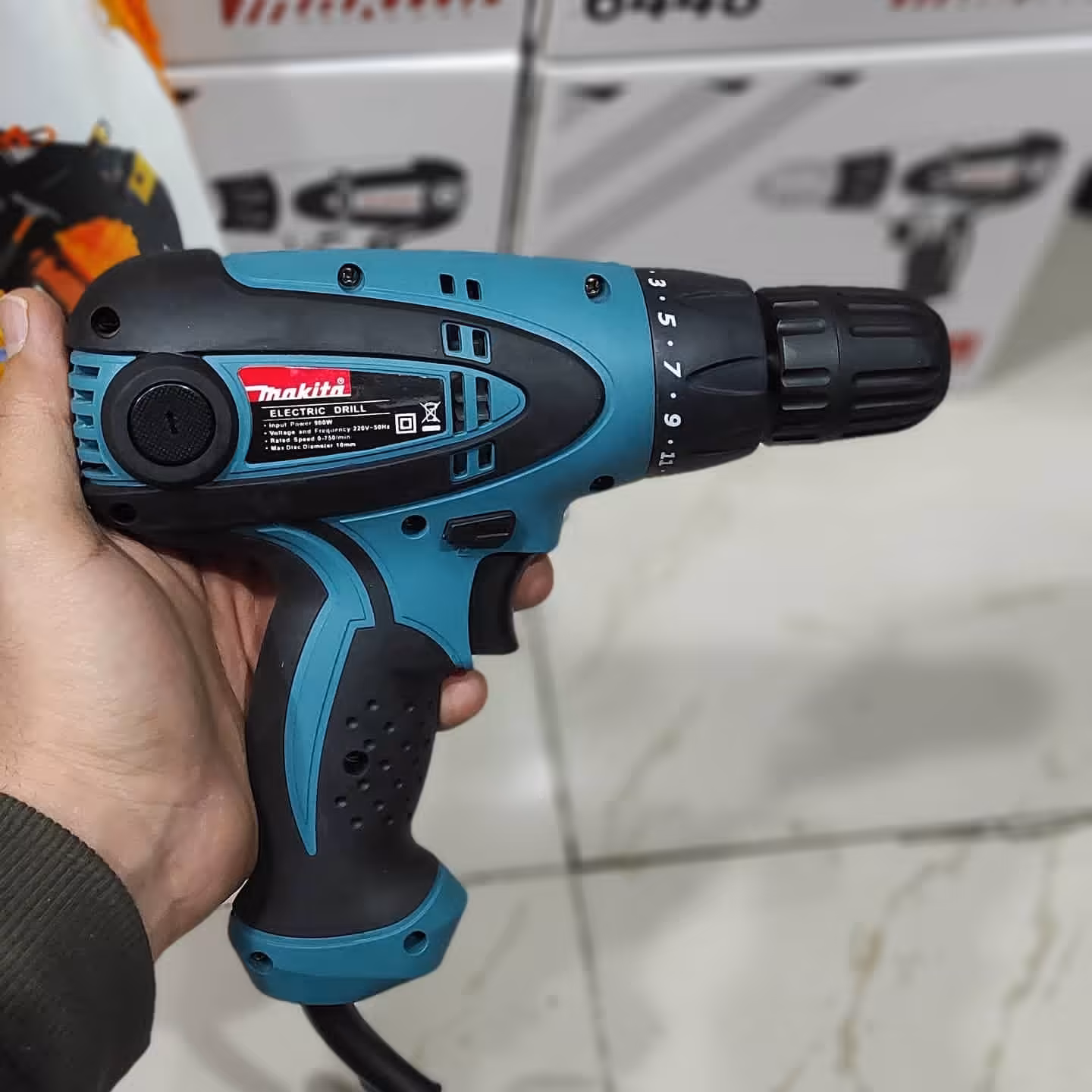 پیچ بند ماکیتا 
مدل 6448
 900 وات 
 سه نظام پلاستیکی 
ترکمتر دار 
10 میلی متر 
چپ گرد و راست گرد