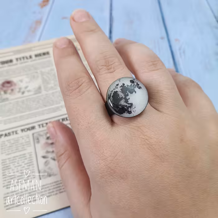 انگشتر  ماه شبتاب ، فریم مشکی قابل تنظیم سایز  انگشت