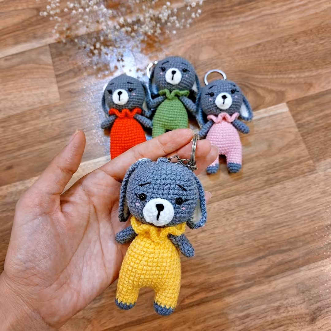 جا سوییچی خرگوش فقط رنگ سبز موجود هست بافته شده با کاموا ایدانی و ترک درجه یک قابل شستشو فقط یک عدد رنگ سبز