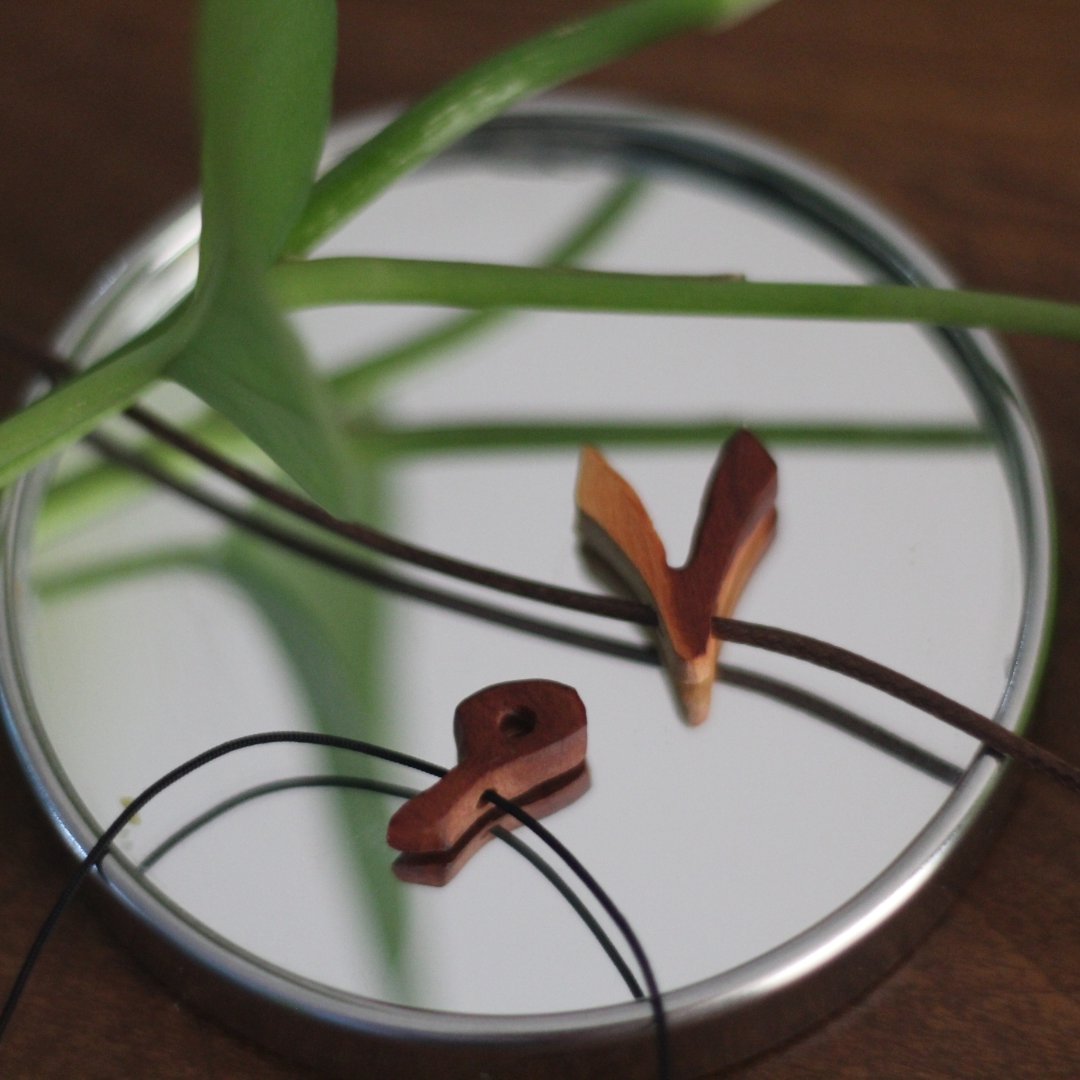 دستبند چوبی عدد بند چرمی مینی‌مال 