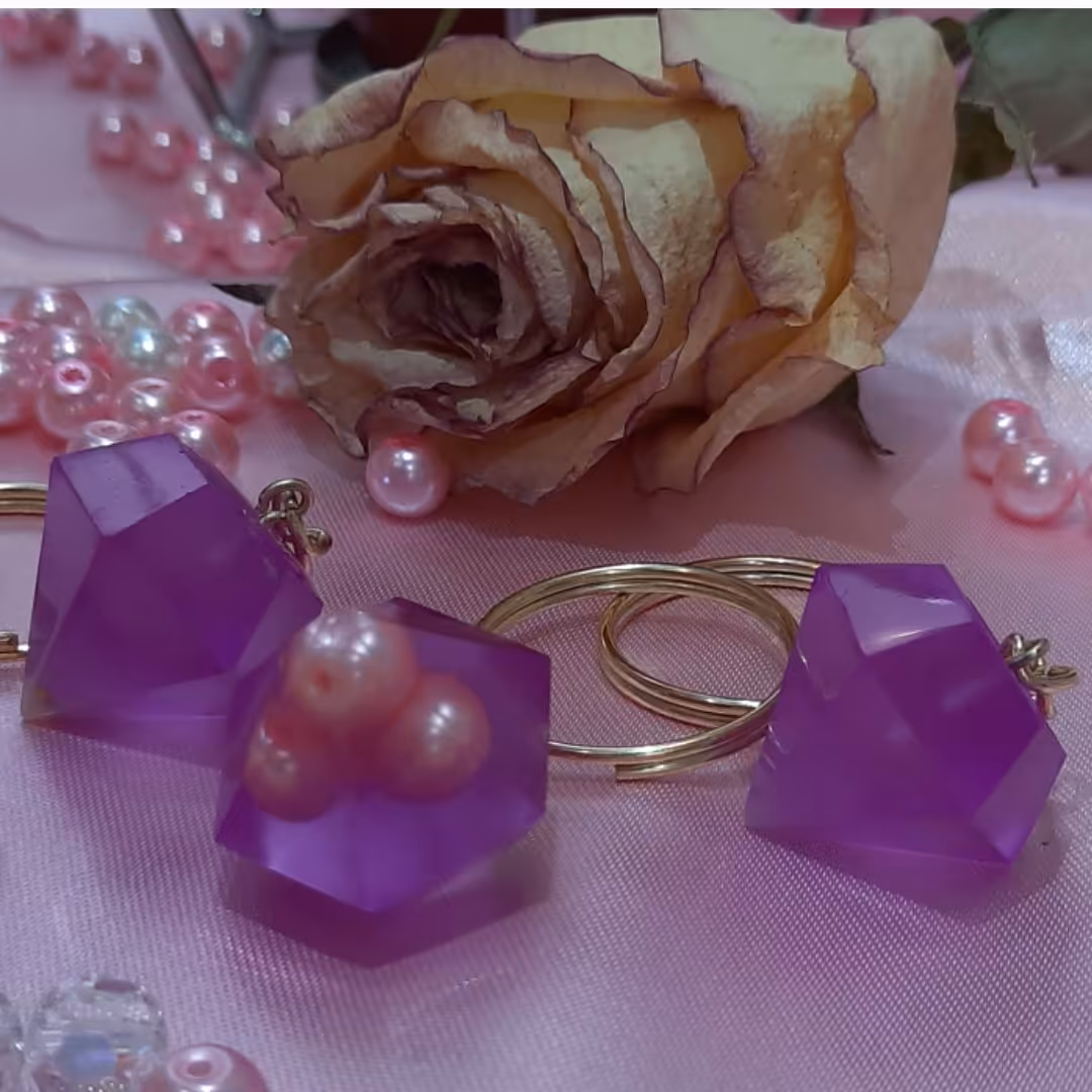 جاکلیدی رزینی بنفش شفاف وشب تاب الماسی