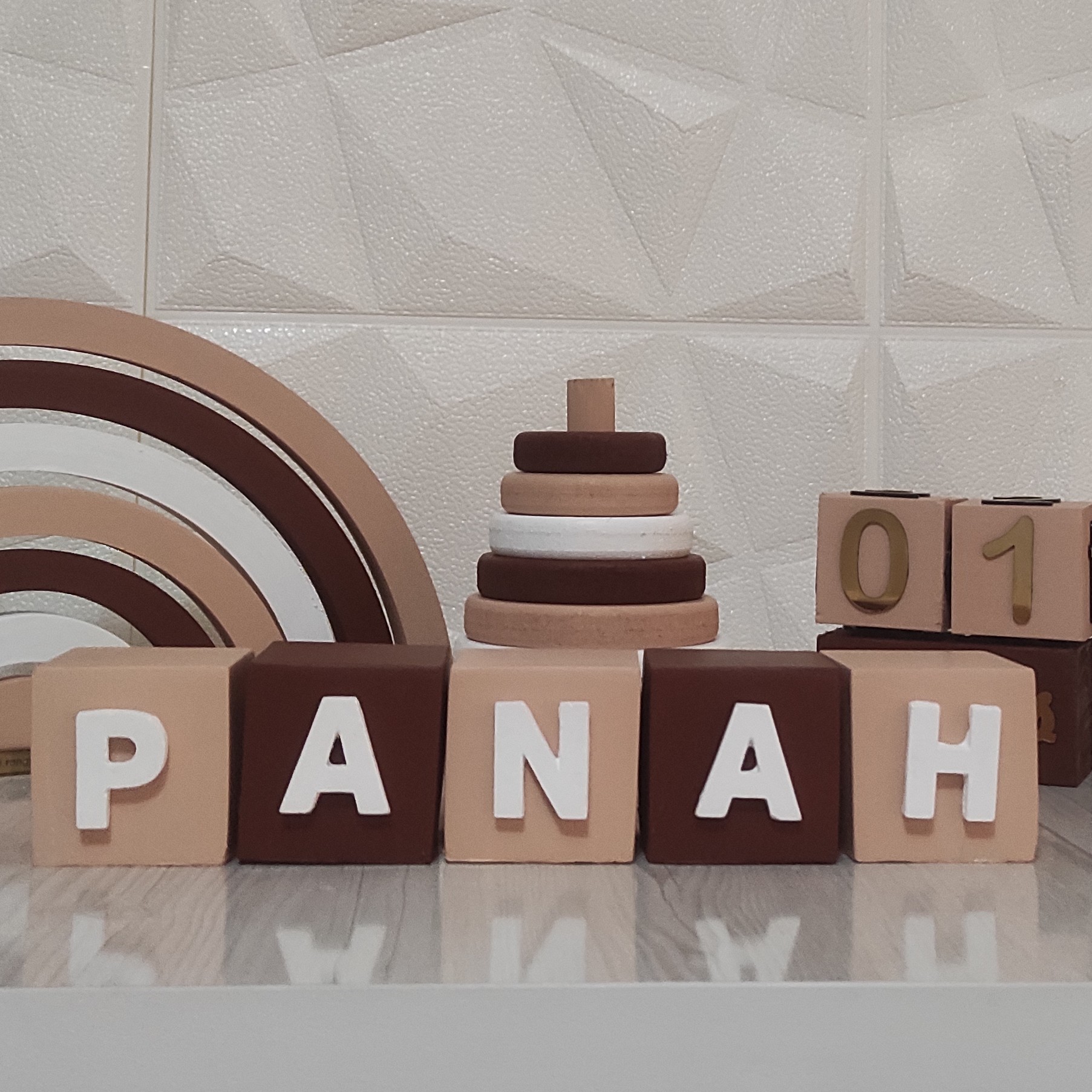 استند مکعبی با اسم 