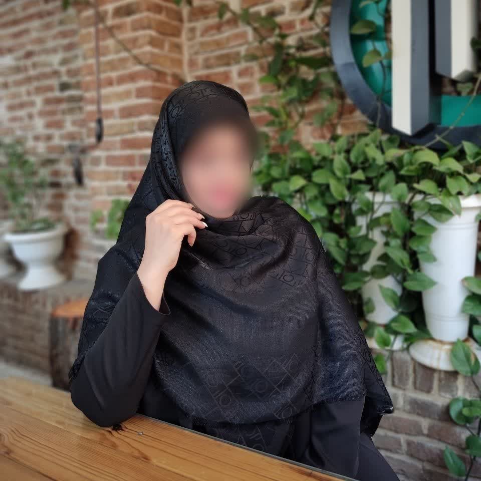 روسری نخ ابریشم ژاکارد دو رو لمه دار ریشه پرزی کیفیت بی نظیر و متفاوت سُر نمیباشد قواره:140