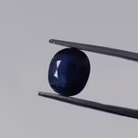 نگین سنگ یاقوت کبود معدنی آفریقا      