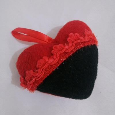 گیفت آویز قلب پولیشی قرمز و مشکی