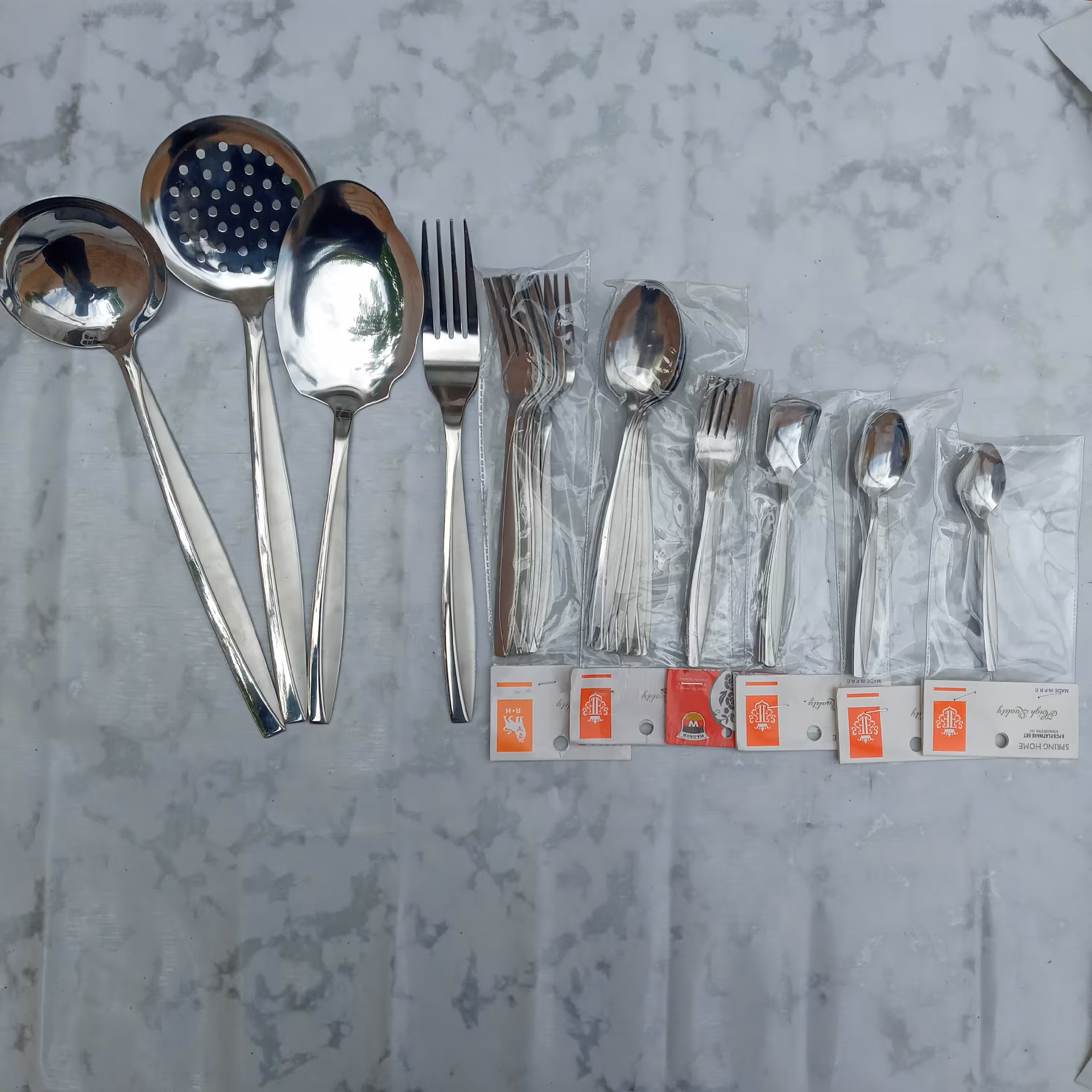 سرویس قاشق و چنگال 40 پارچه طرح یک خطی ماینز 6 نفره جنس فولاد زد زنگ عیار 18