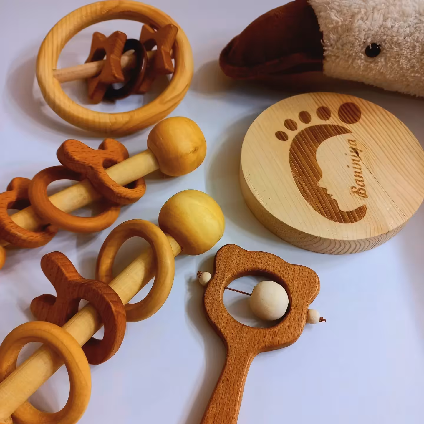 جغجغه های چوبی  دمبلی و گرد ویژه سیسمونی نوزاد در طرح های متنوع با چوب راش گرجستان 