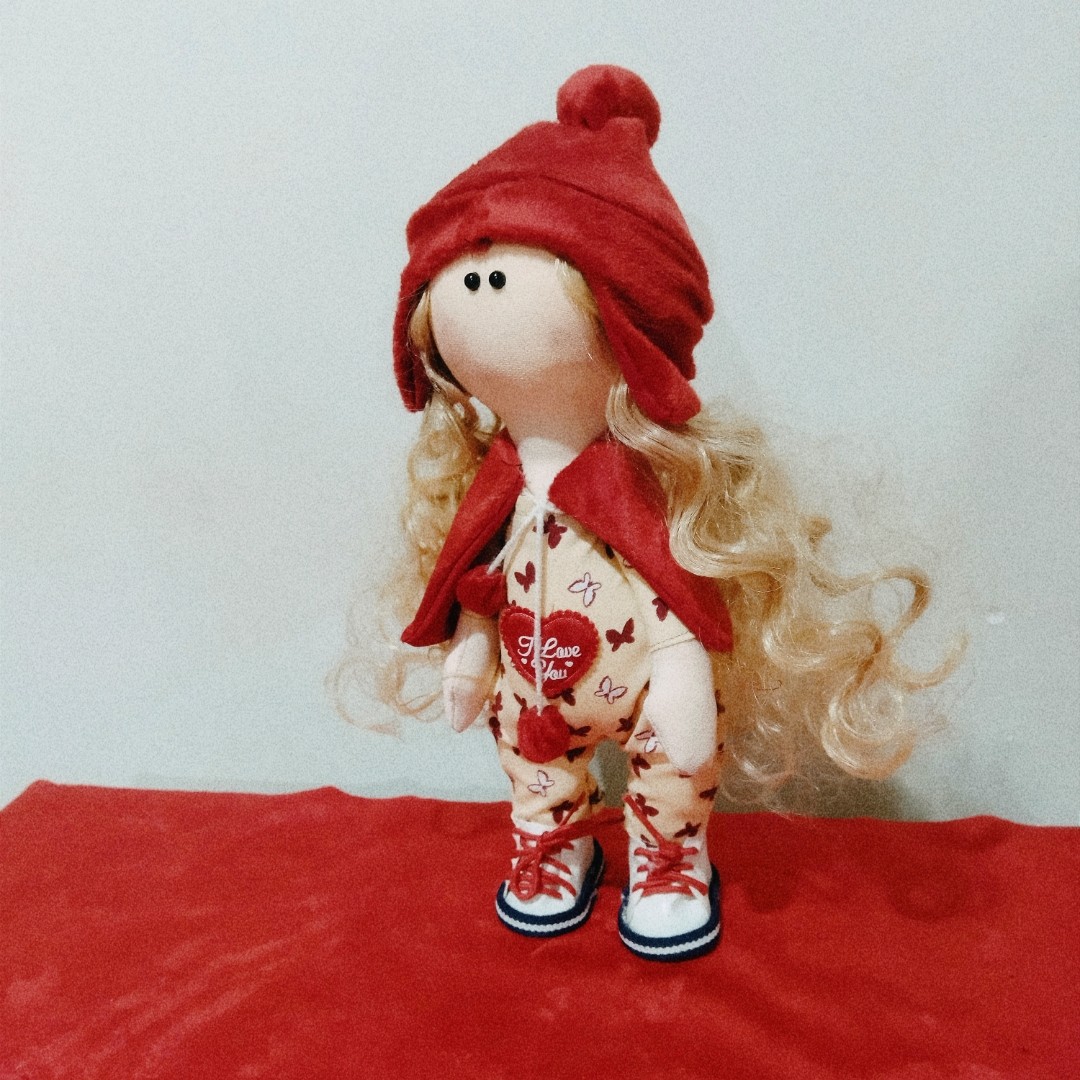 عروسک روسی مدل پروانه و تم قرمز 30 سانتی 