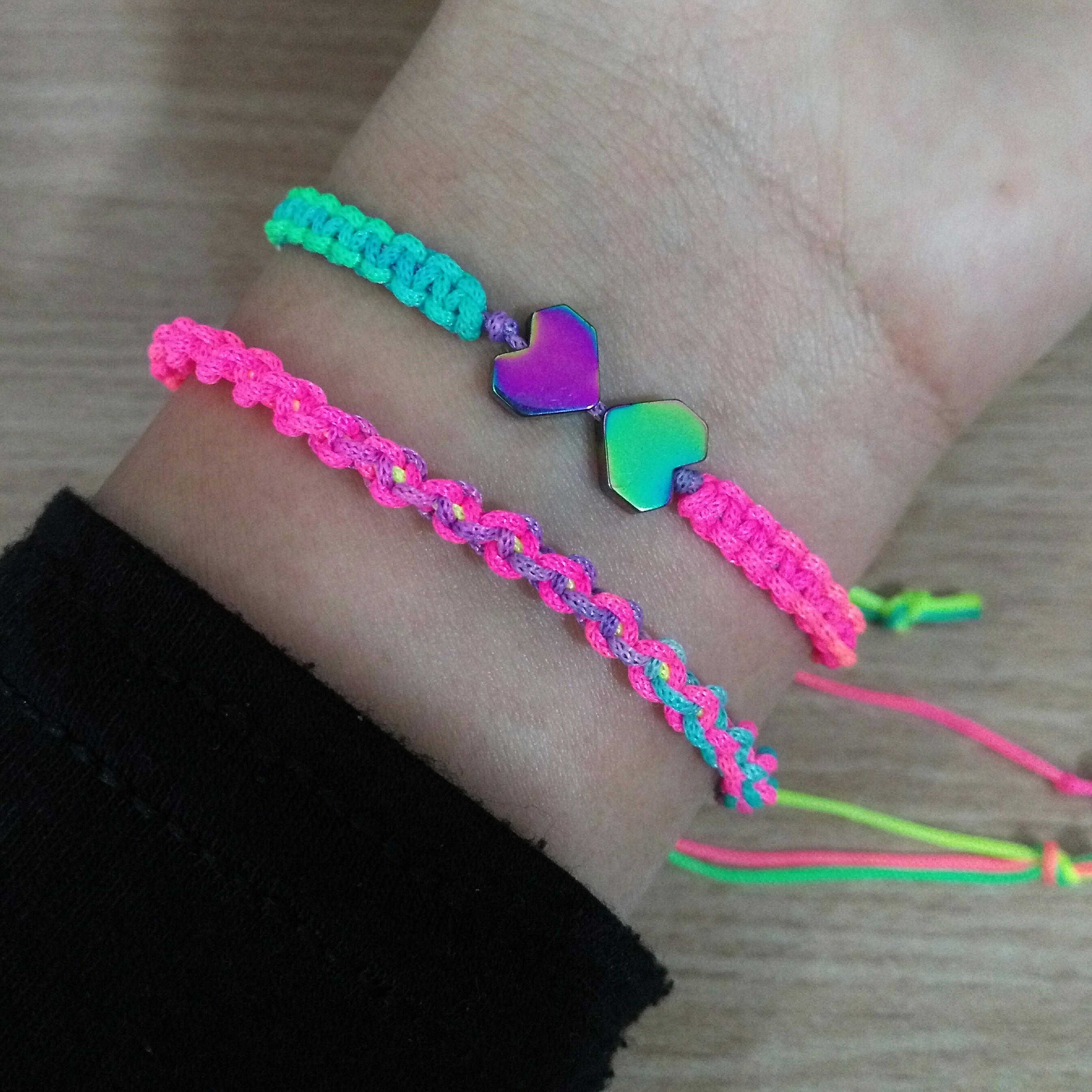 دستبند حدید قلب پک دو عددی رنگ ثابت و بافت مارپیچ زنانه دخترانه هفت رنگ  