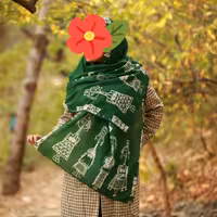 شال با طراحی انحصاری سبز سفید با کیفیت پارچه و چاپ بی نظیر