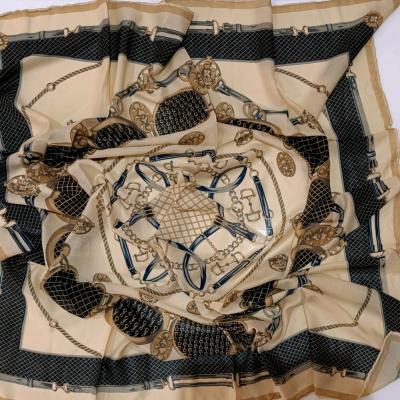 روسری نخ ژاکارد قواره بزرگ رنگ کرم