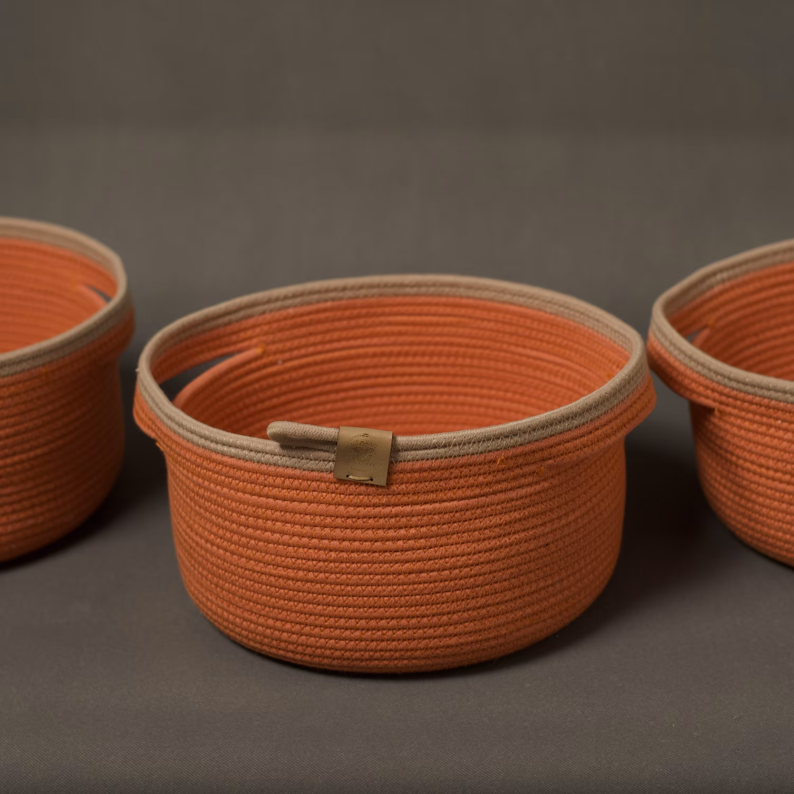 نظم دهنده  کاربردی. بسیار زیبا. دسته داره. از قیطون پنبه طبیعی استفاده شده