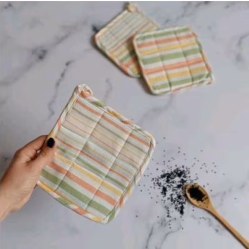 دستهای قشنگت نمیسوزه اگه از دستگیره ی سه لایه استفاده کنی ضخیم و جنس تمام نخ 