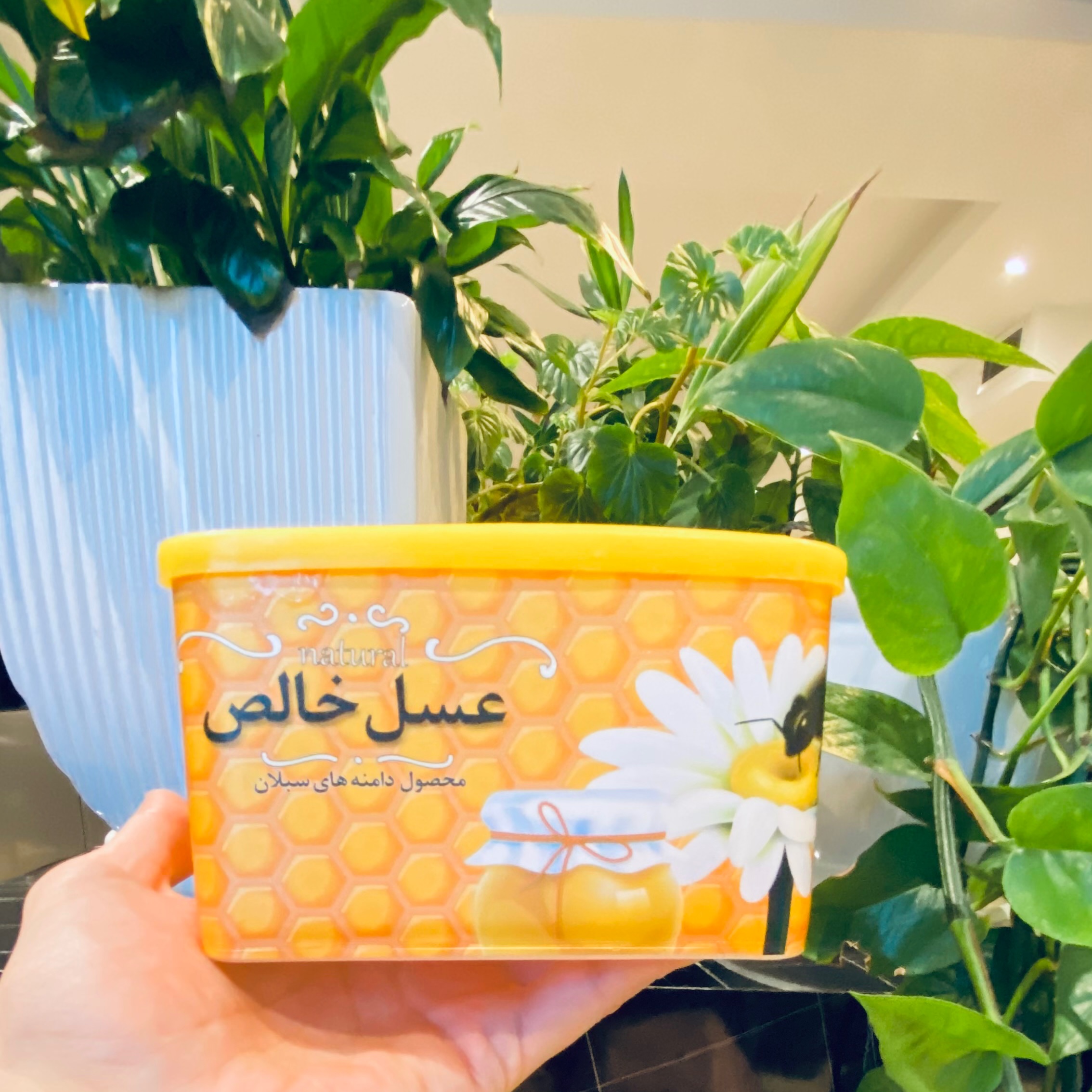 شهد عسل 100 در 100 طبیعی اردبیل با طعمی بینظیر ( دو کیلو )
