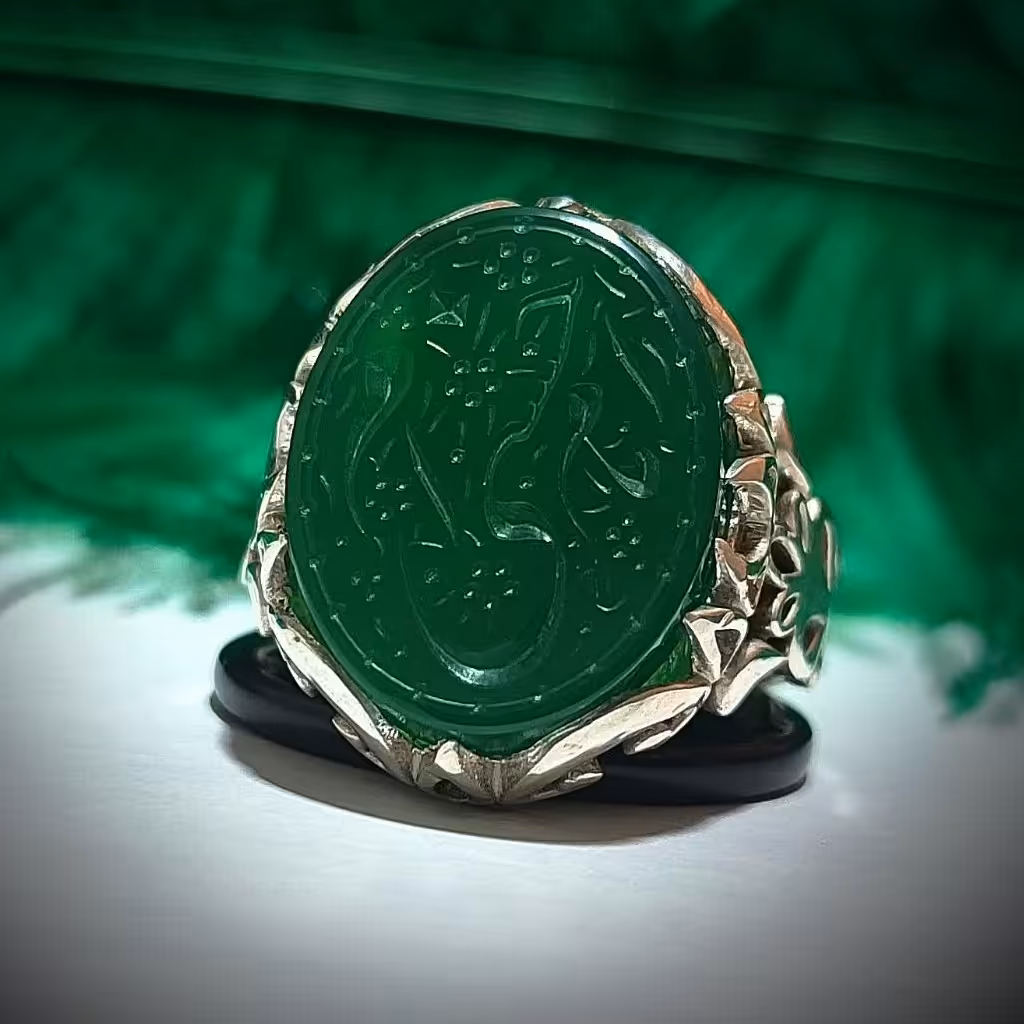 انگشتر با نگین سبز خراسان