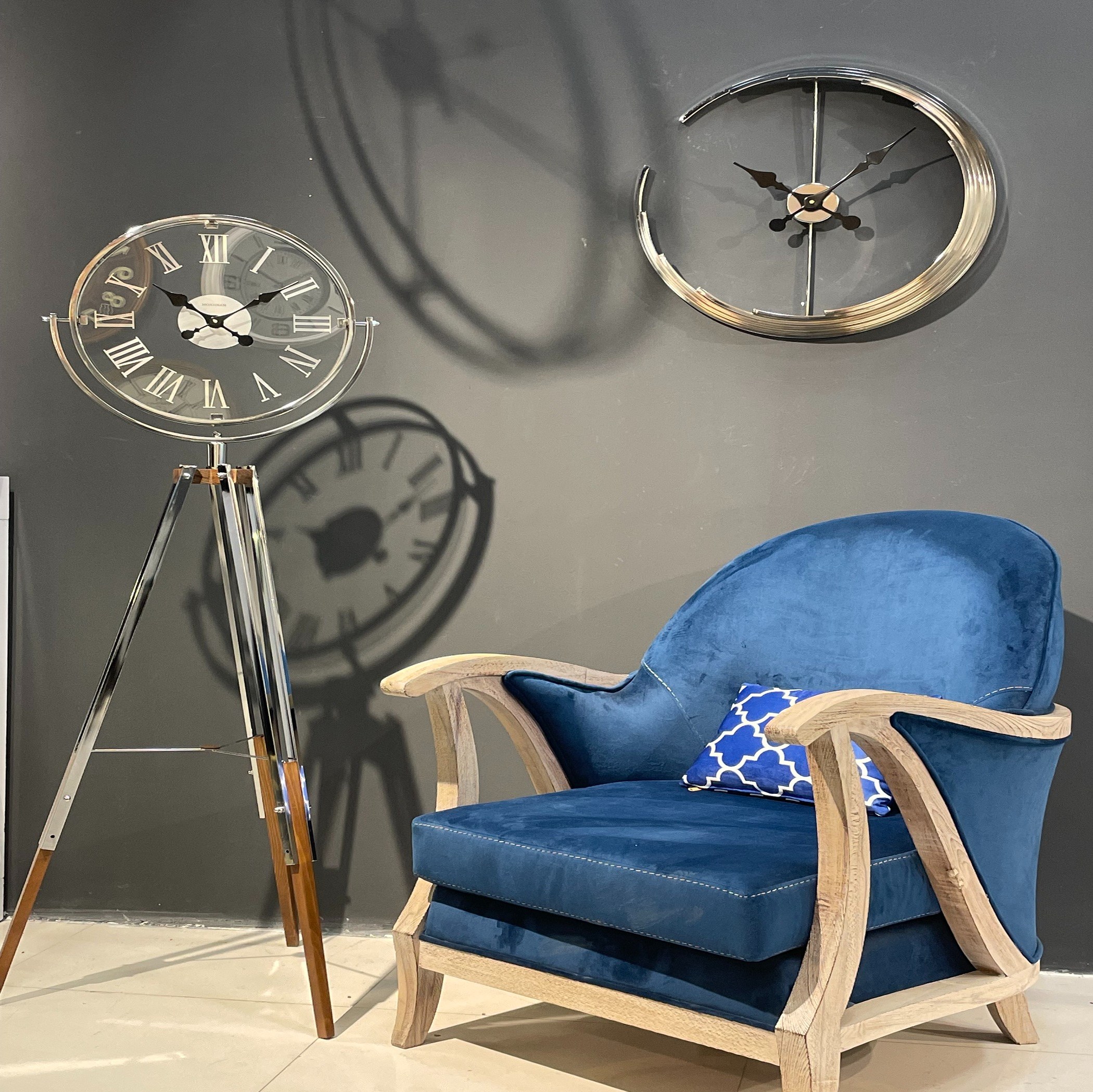 ساعت ایستاده فلزی 