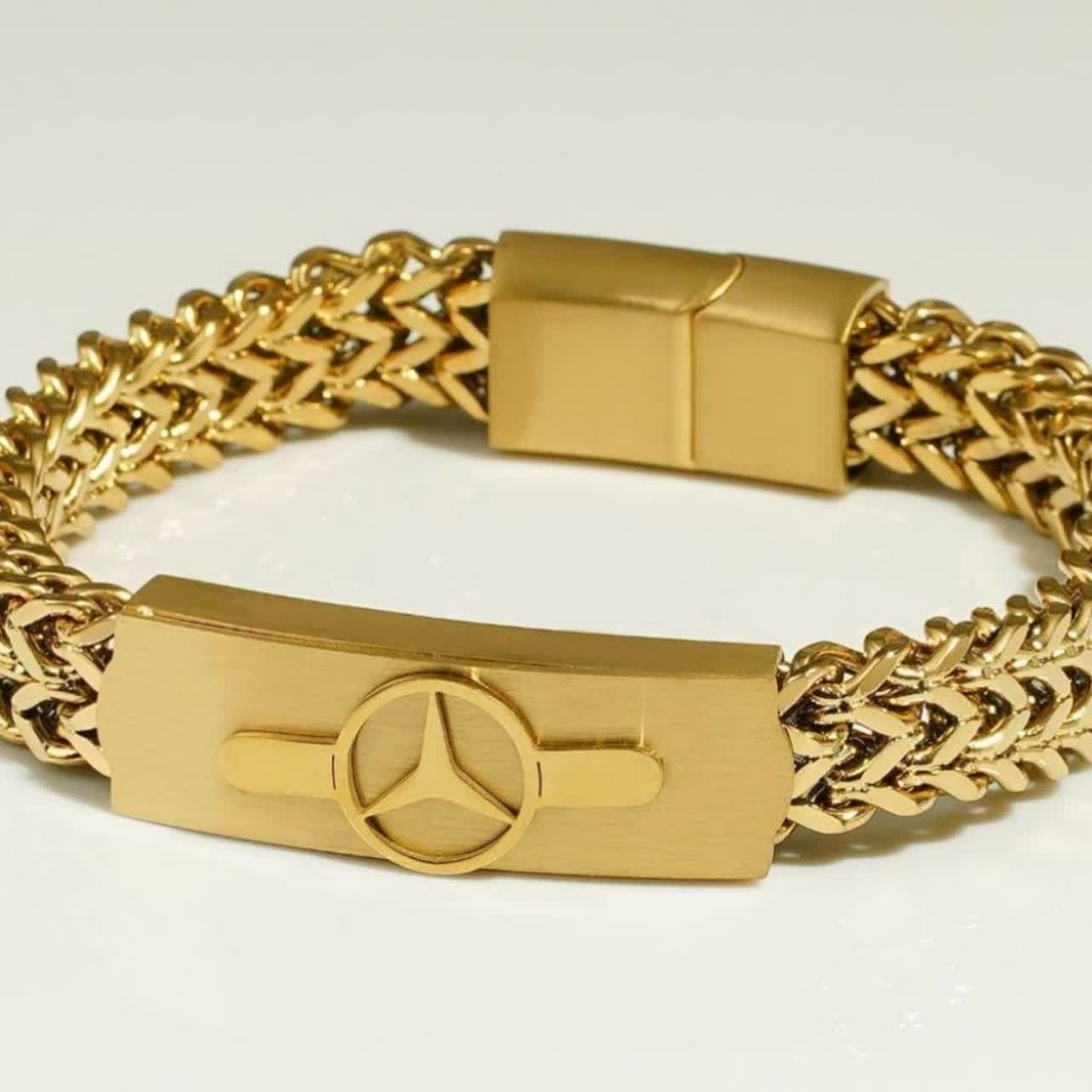 دستبند کارتیر مربعی بنز طلایی