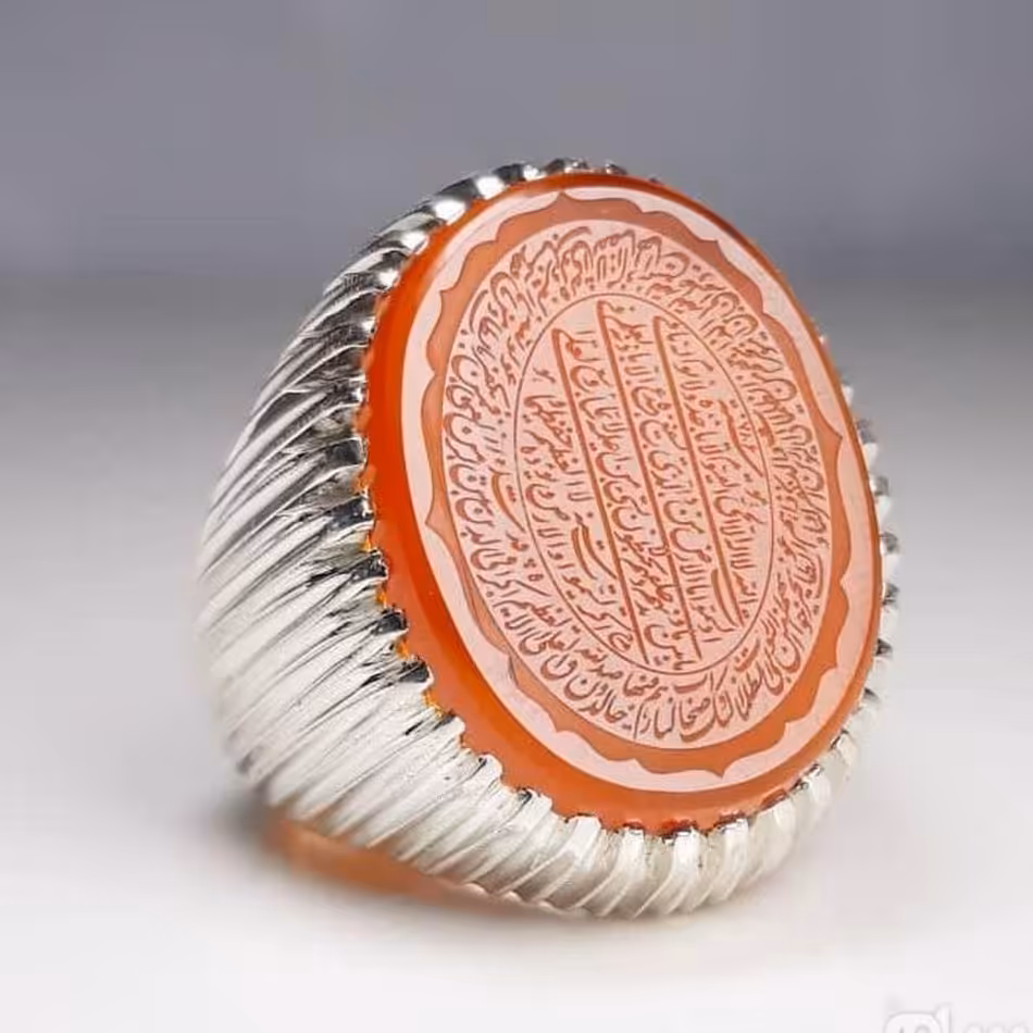 انگشتر عقیق سرخ ابدار تراش ثبتی درشت(امضا م ح ) منقش به ایت الکرسی